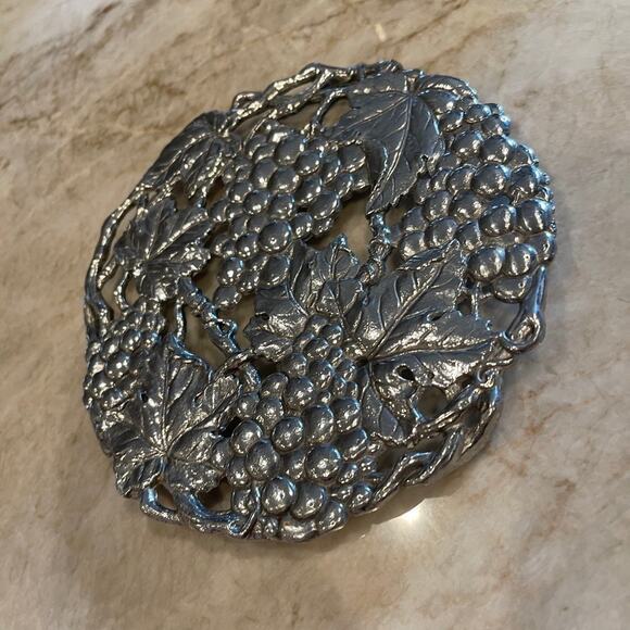 Arthur Court 1995 vintage aluminum grape designed tray - Picture 3 of 9